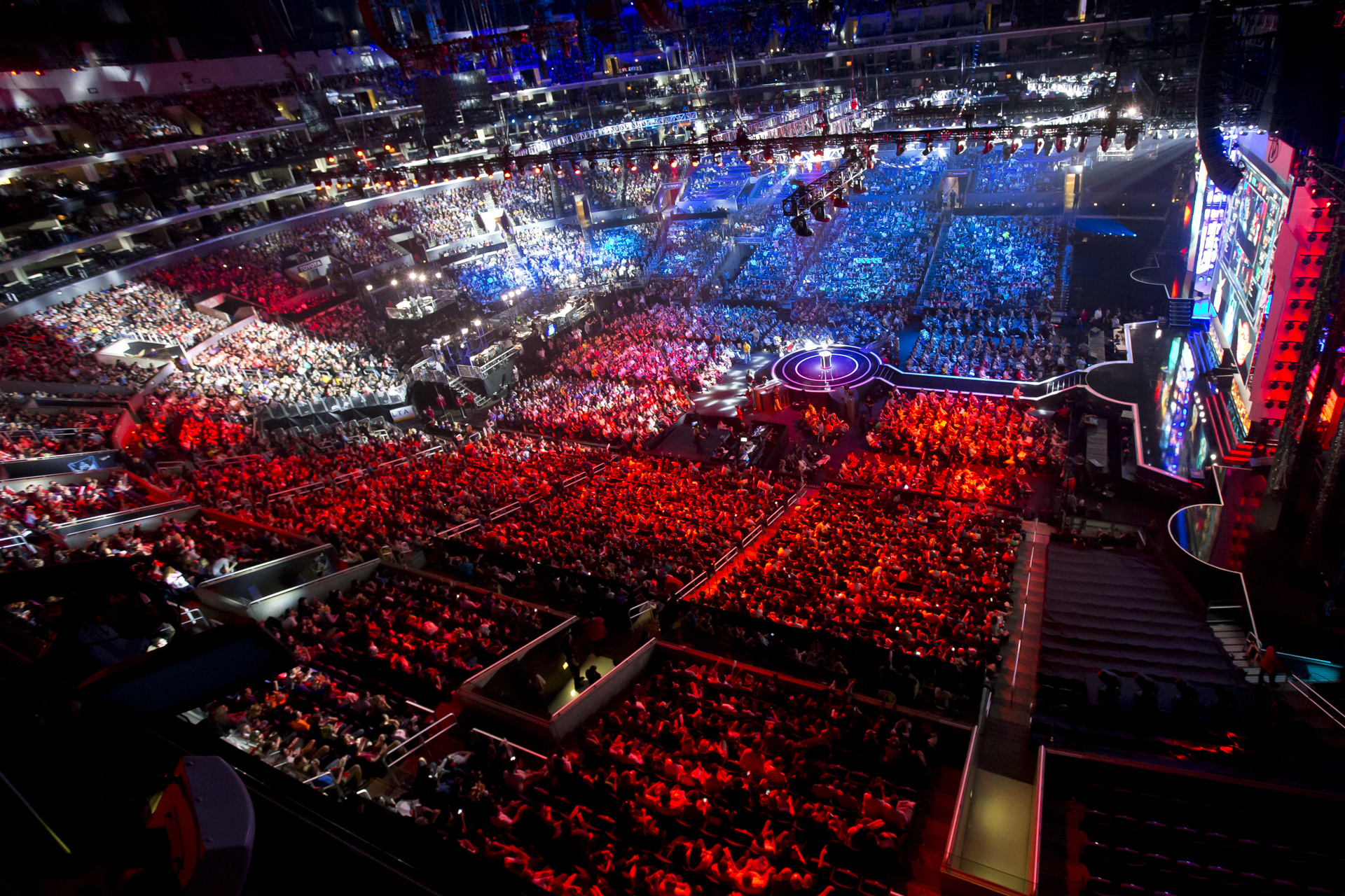 LPL赛区某俱乐部银河战舰巨额投入，为何时常无缘一切球总决赛？